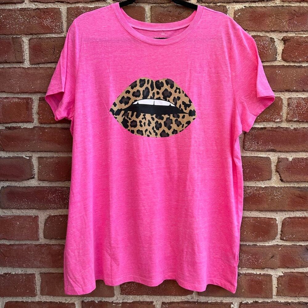 Torrid Leopard Lips Graphic T-Shirt Hot Pink Short Sleeve Tee 1X NEW